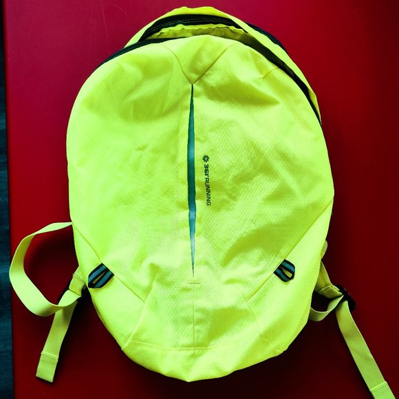 361 Degrees Running backpack neon green NWOT unisex - Picture 1 of 5